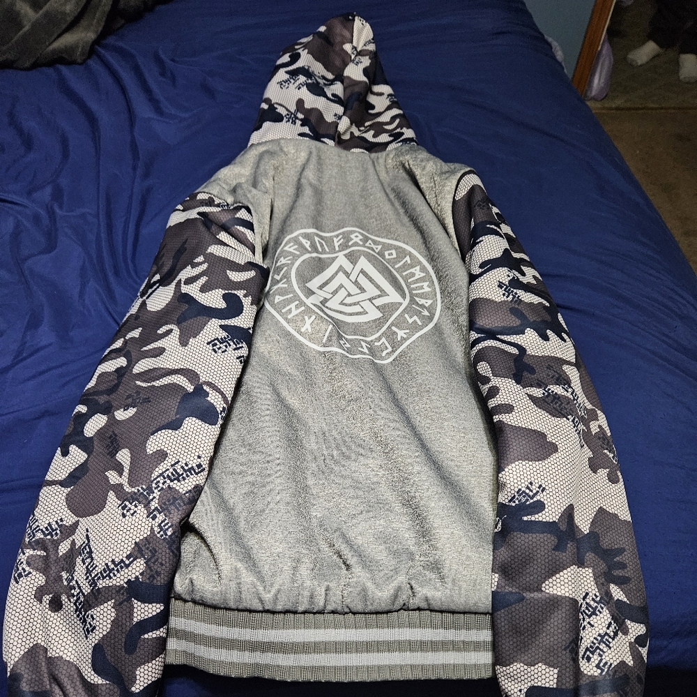 Zip up hoodie with fur lined. 100 percent polyester. Viking.